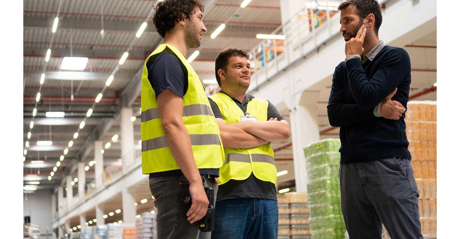 Manager Talkiing W Employee 1540 5f77691c5bc9a