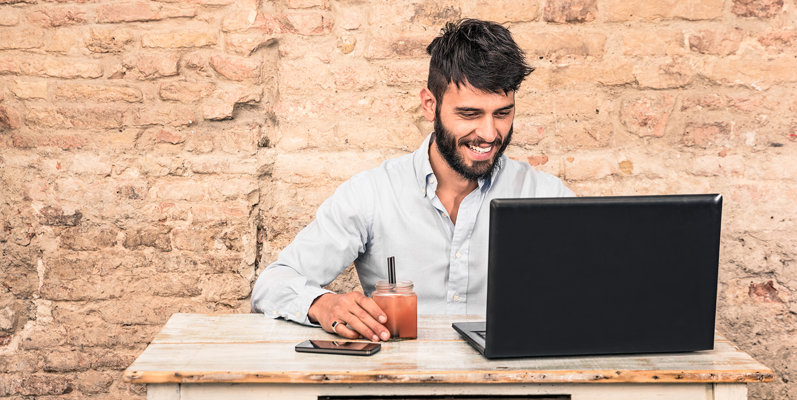 Guy On Laptop 5fb3f5bc81010