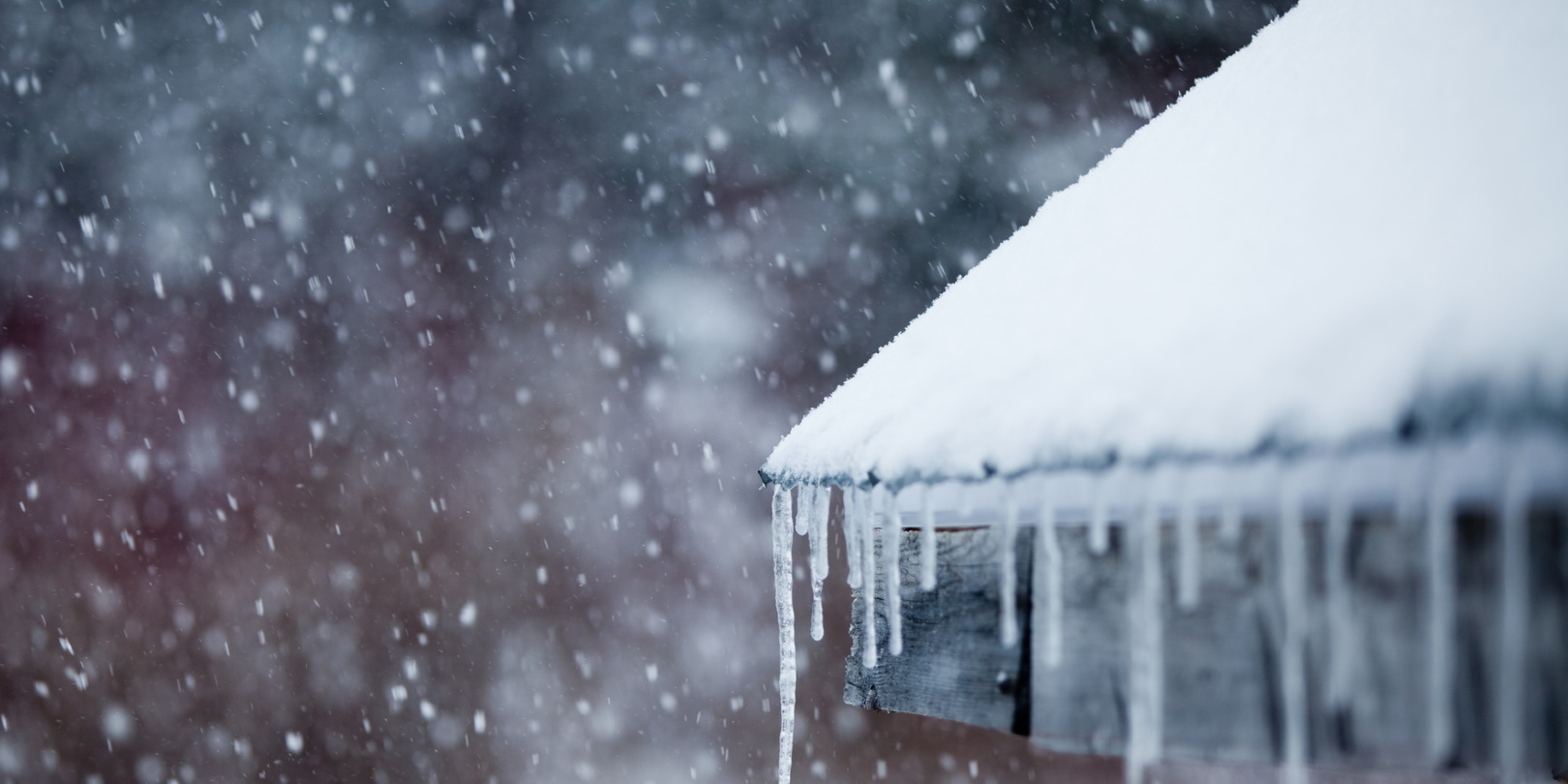 Snowstorm Snow Icicles On Roof Cold Snowy Focus Shingles Benoit Daoust Dreamstime 605199fc28e29