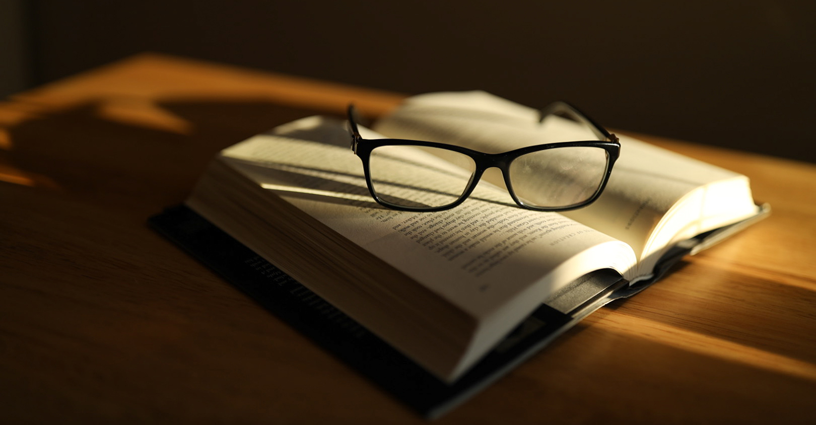 Book Seema Miah De Pmol2k Yd Y Unsplash 60fad668a20df