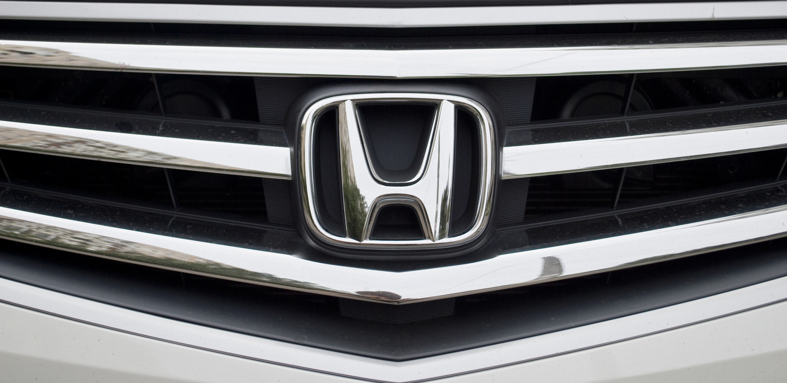 Honda Logo On Grille Of Car Vyacheslav Bukhal Dreamstime 625650aab65cb