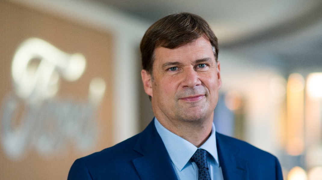 F Jim Farley 6297ca420e6e0