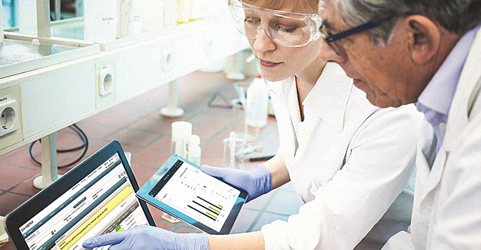 Scientists Discussing And Using Computer Software 150x800 629e328dcfc3c