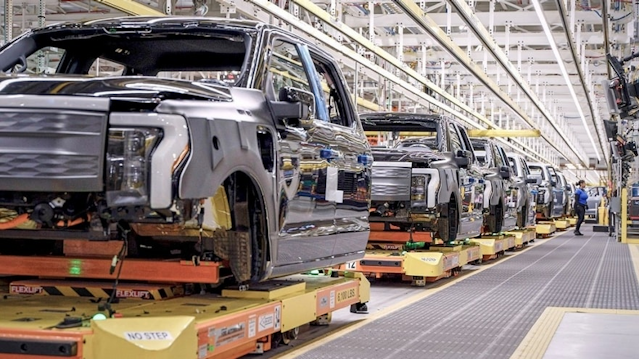 https://img.industryweek.com/files/base/ebm/industryweek/image/2022/07/Ford_assembly_line.62d03b10a1a83.png?auto=format%2Ccompress&w=320