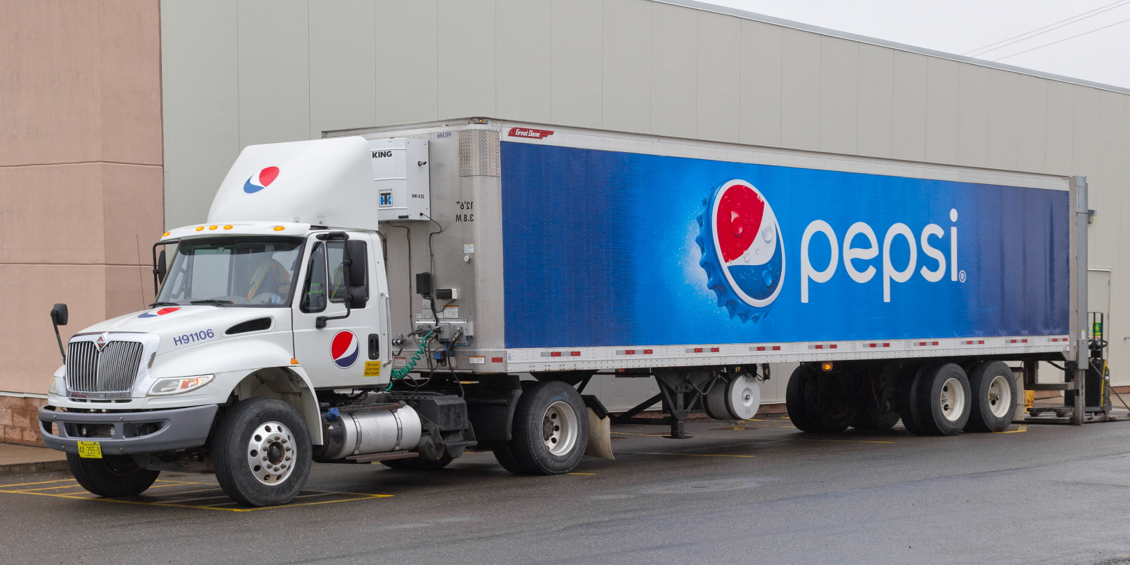 Pepsico Pepsi Truck Semi Truck Beverages Kevinbrine Dreamstime 62d832b6b9813