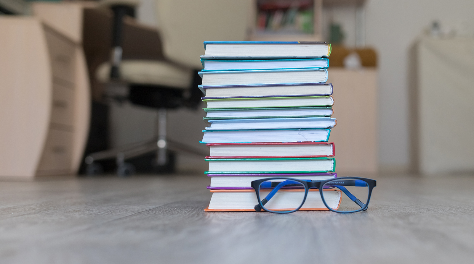 Books Floor Dreamstime Xl 179769780 6377a9c850fc3