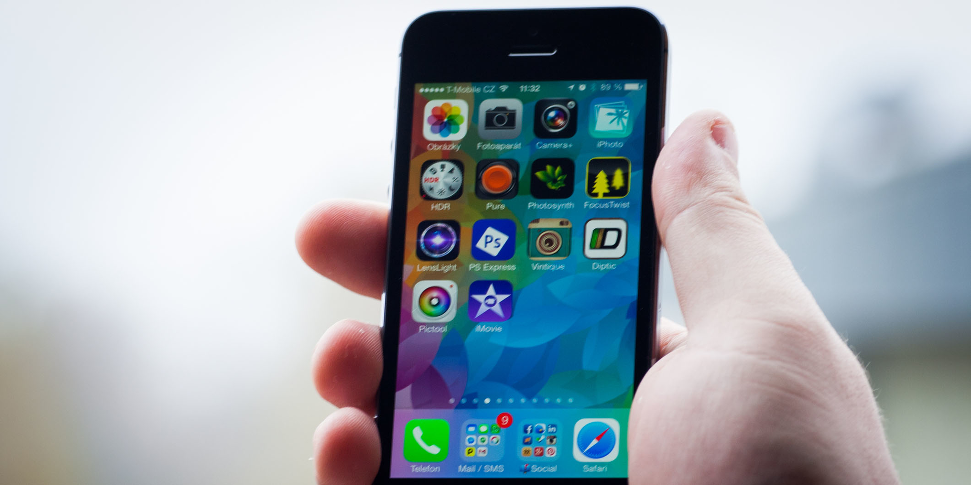 Apple Iphone Held In Hand Foxconn Monika Hruskova Dreamstime 6368929acfaf0