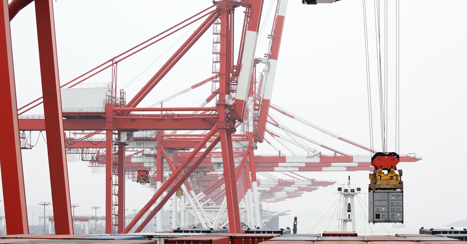 65c3b0a01878c5001e0d8c3f Containershipdreamstime Xl 13149916