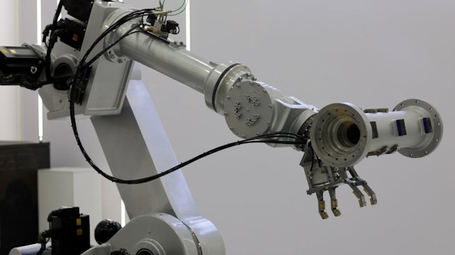 672d4bc4a42148db33062e78 Six Axis Robot Arm