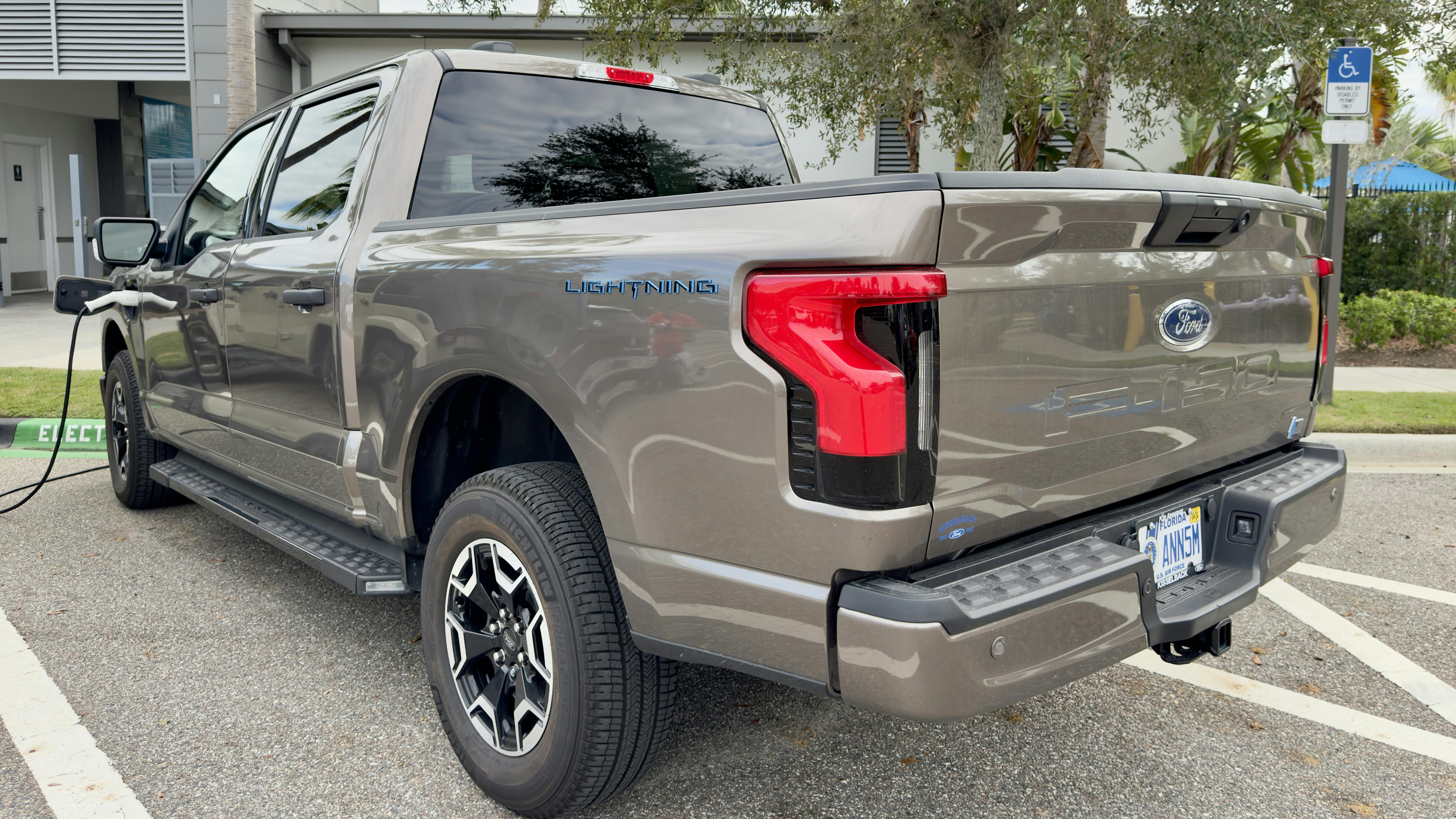 678ed967b59578b2f912742b Dreamstime Xxl 319924961