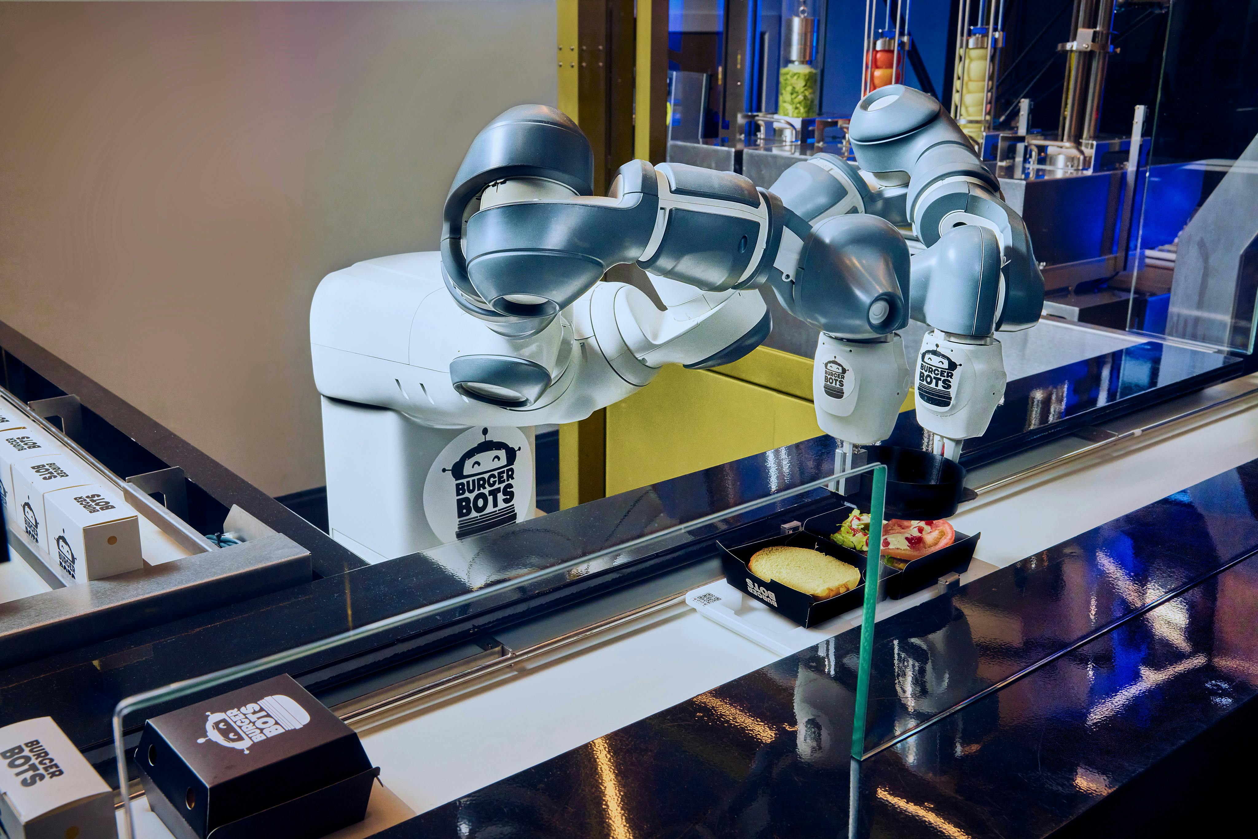 681b79c21383bf268f7cfd1d Abb Robotics Burgerbots Launch Dualarm Yumi Puts T