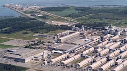 Alcoa's plant in Bécancour, Quebec, has the ability to produce 462,000 metric tons annually. Alcoa's plant in Bécancour, Quebec, has the ability to produce 462,000 metric tons annually.