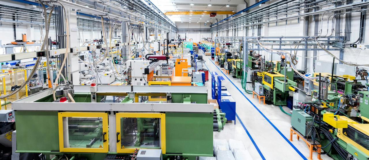 delmiaworks_plastic_mfg_plant_istock529114252_2_12